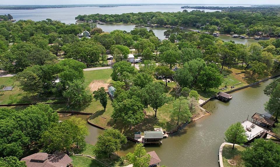 1st image of 114 Wood Crest Dr #114