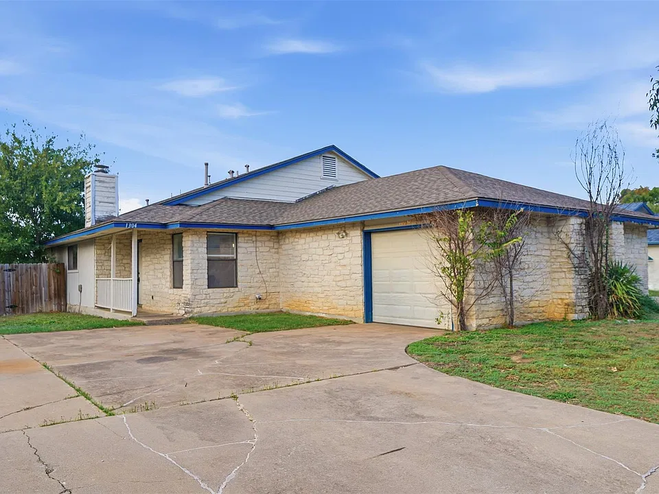 1304 Zephyr Ln