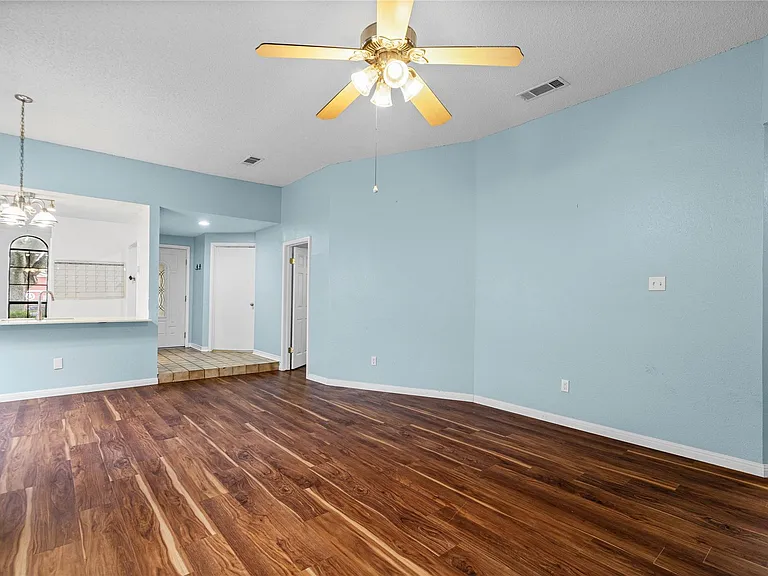 2408 Windrift Way — Photo 3
