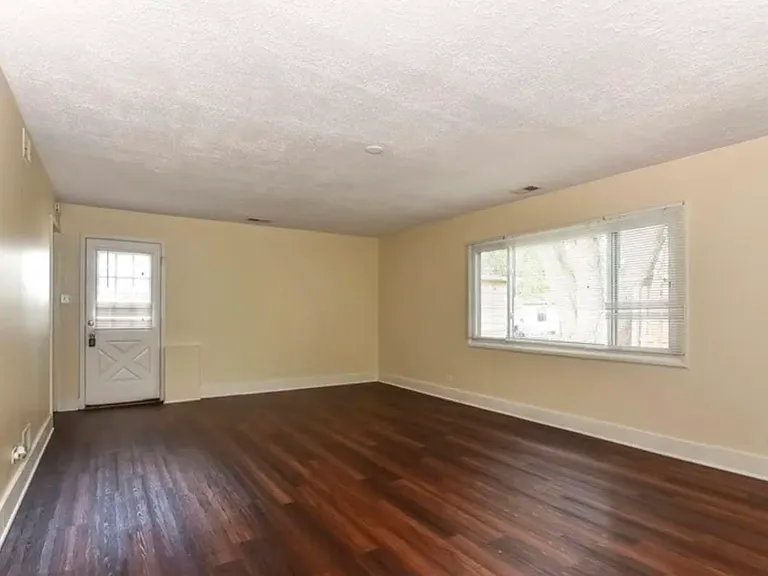 204 Valley Dr — Photo 11