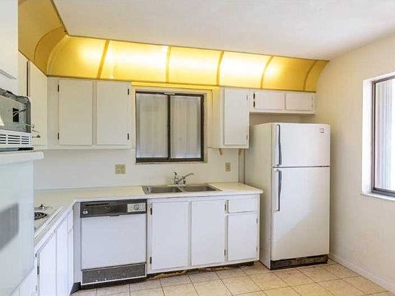 3rd image of 419 Lakeview Dr APT 204