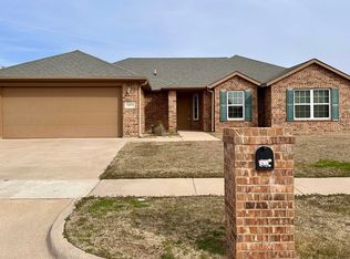 3803 Plantation Dr, Enid, OK 73703