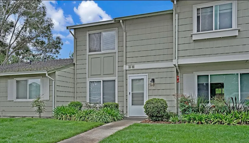 Beautiful 3Br / 2.5 bath in a quiet and friendly community — Photo 2