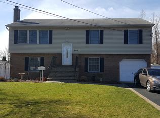 348 Renee Dr, Bayport, NY 11705