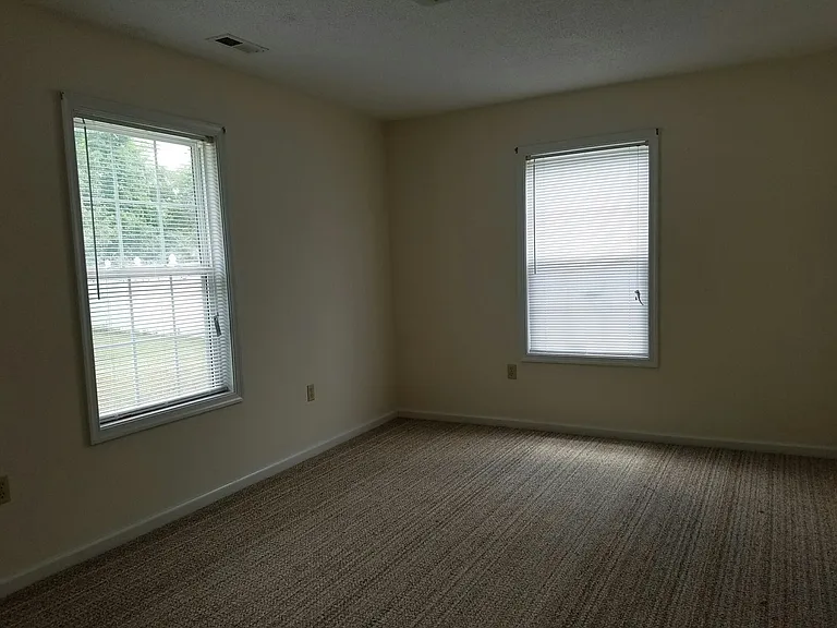 108 Sutton Dr — Photo 7