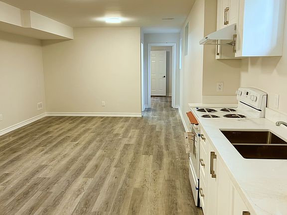 3rd image of 27 Maple Edge Ln