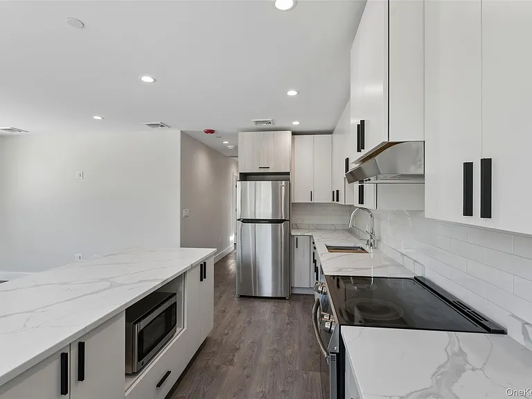 780 New York Ave #B — Photo 16