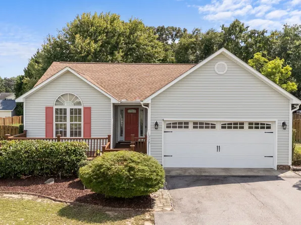 216 Parrish Farm Ln, Benson, NC 27504