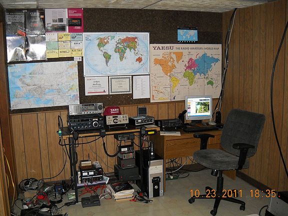 radio room / den