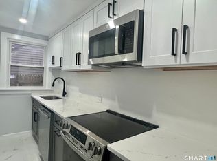 100 Holmes Ave #1, Darien, CT 06820