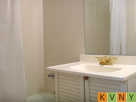 Rented by KVNY Soho | media 9