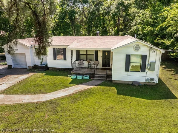 305 N 21st St, Van Buren, AR 72956
