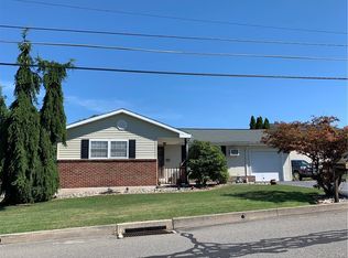 221 5th St, Walnutport, PA