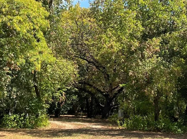 7904 Green Valley Dr, Fort Worth, TX 76182