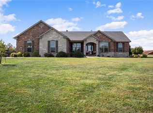 4103 Summer Oak Dr, Smithton, IL 62285