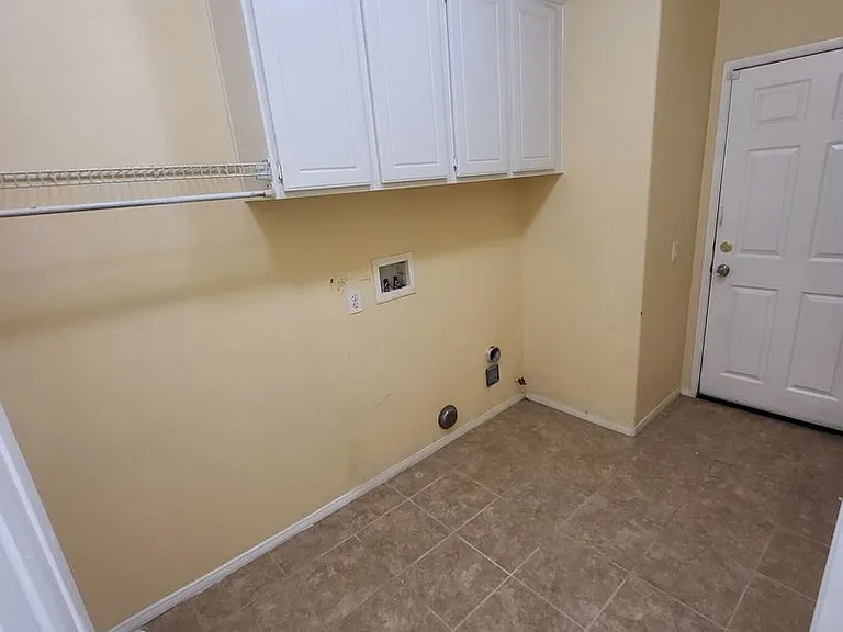 1873 Villines Ave — Photo 15