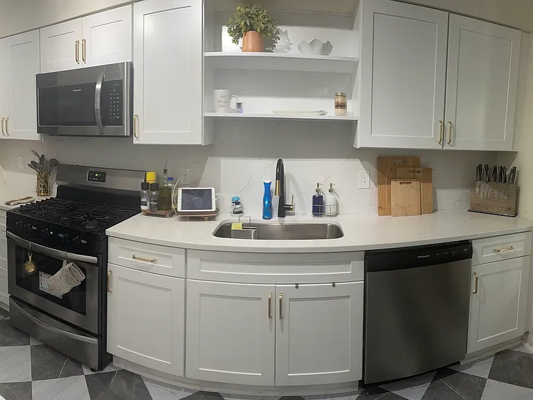 Large counter space with dishwasher