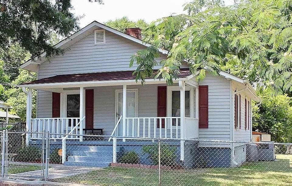 1st image of 300 Augusta St
