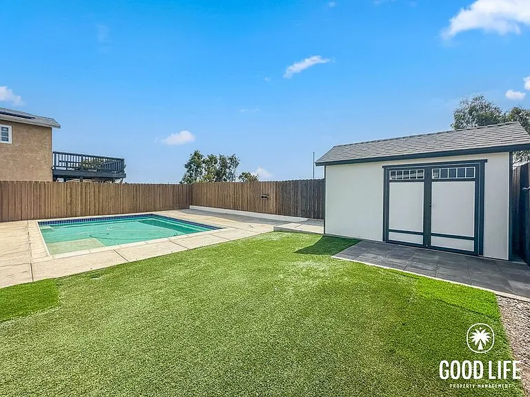 729-731 Reef Dr — Photo 23