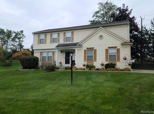 912 S Dahlia Ln E, Rochester, MI 48307