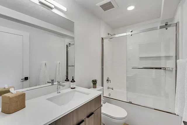 64 W Iko Ave — Photo 2