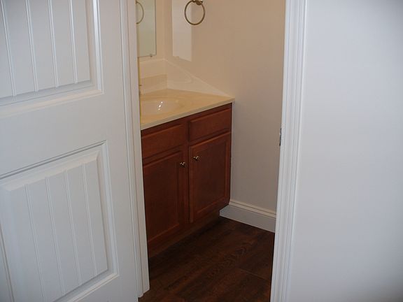5th image of 675 Morris Ave #102