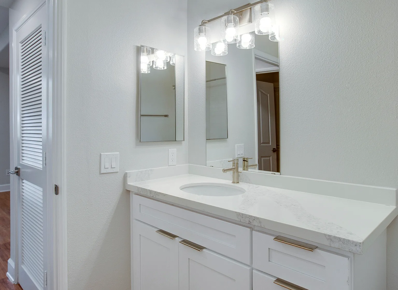 1 bed, 710 sqft, $3,271 — Photo 3