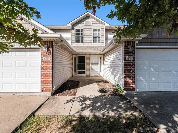 913 SW Peach Tree Ln, Lees Summit, MO 64064