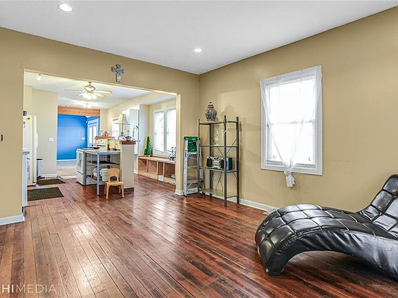 5th image of 1015 N Tremont St