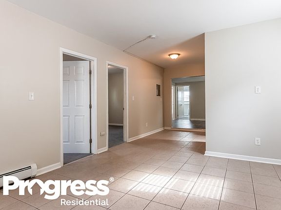 3rd image of 169 Plauderville Ave #B