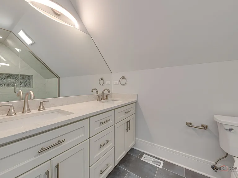 1746 N California Ave #2 — Photo 17