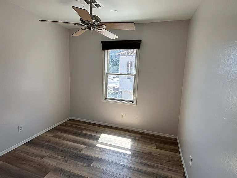 2125 E Huntington Dr — Photo 14