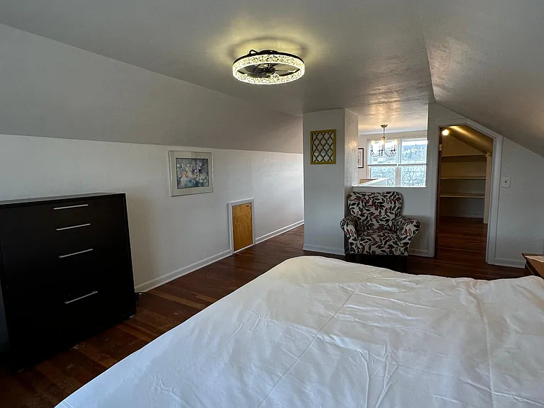 115 E Court St — Photo 11