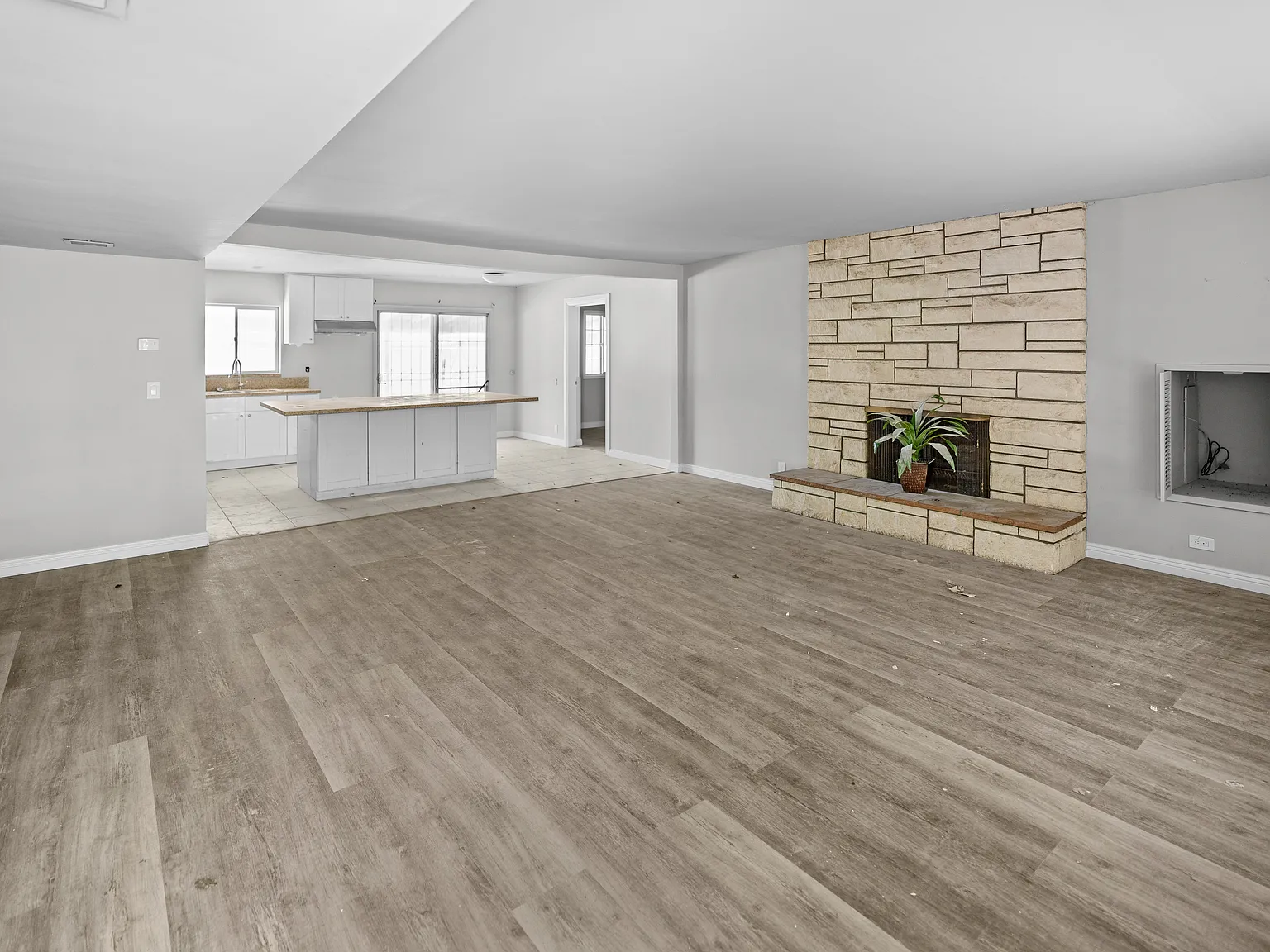 3 bed, 1620 sqft, $2,400 — Photo 2