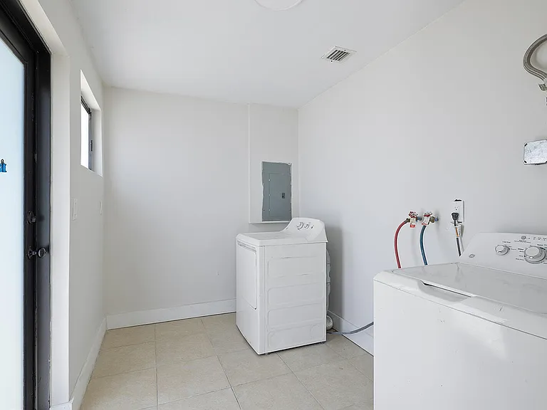 1522 NW 41st St — Photo 13