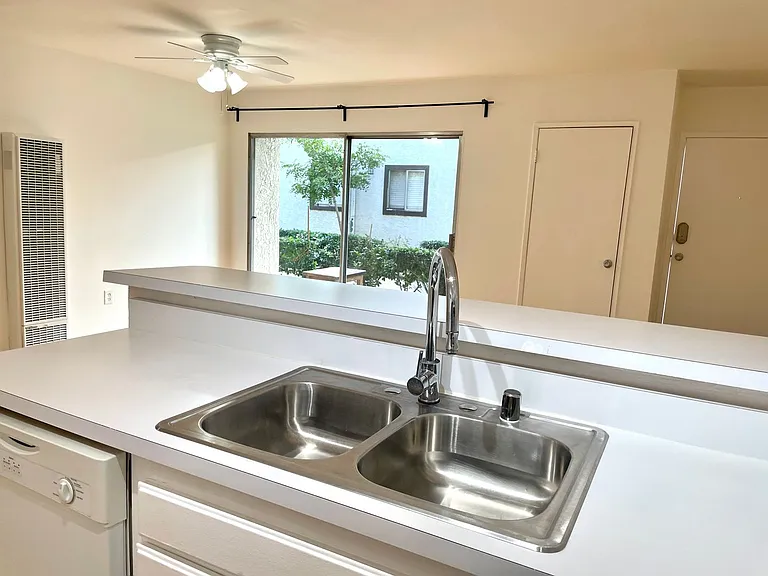 18530 Hatteras St #114 — Photo 3