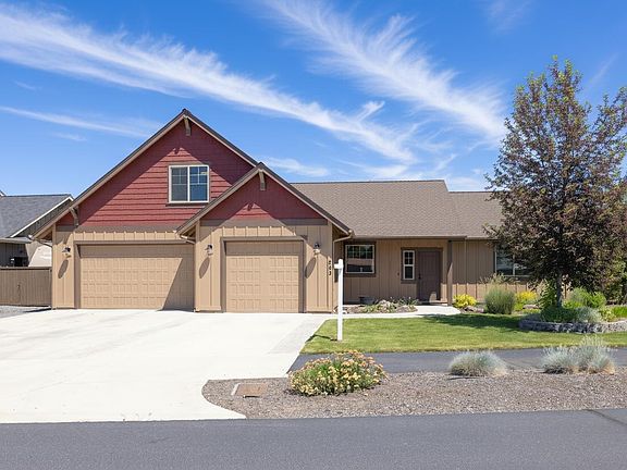 3rd image of 243 NW Saddle Ridge Loop