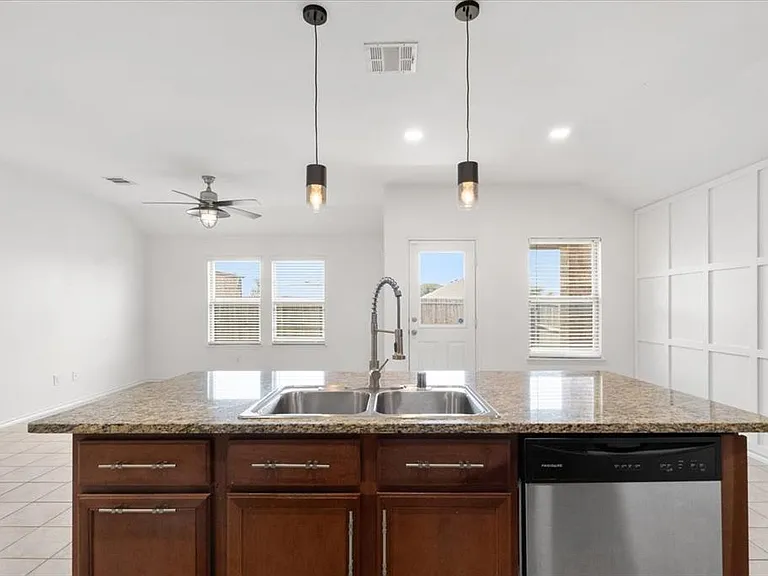 803 Quartz Trl — Photo 14