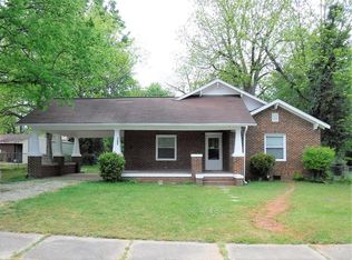 109 N Cambridge St, Ninety Six, SC 29666