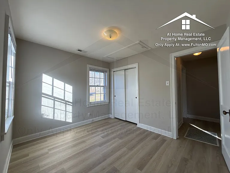 709 N 7th St — Photo 15