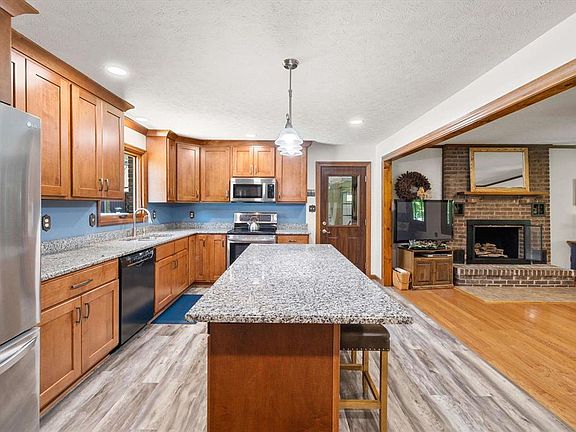 5th image of 4725 Pleasant Valley Rd