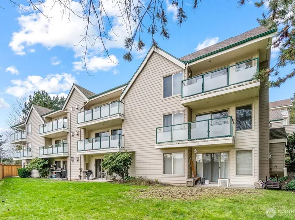 15325 Sunwood Boulevard #B304, Tukwila, WA 98188