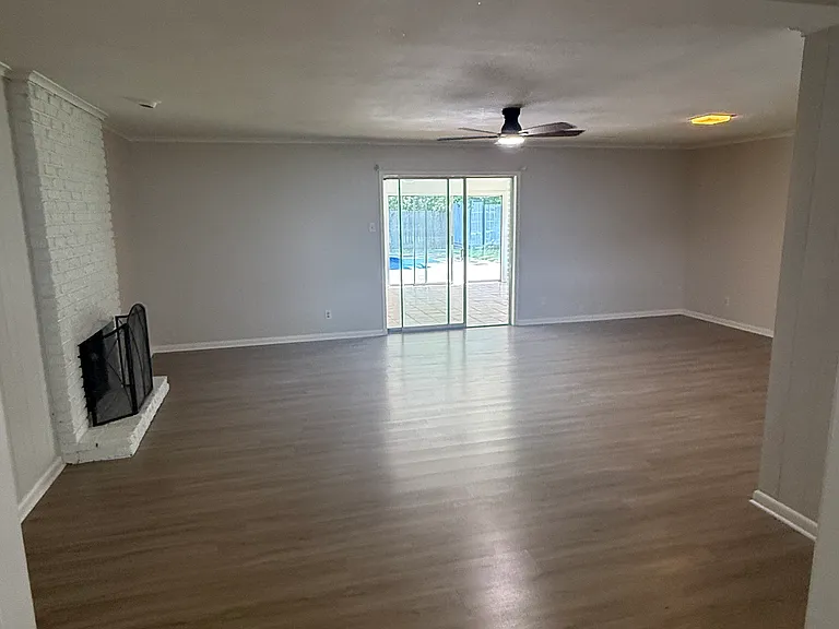 415 Orleans St — Photo 7