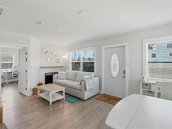 5th image of 15424 2nd St E