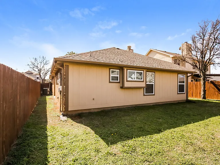 8705 Elbe Trl — Photo 16