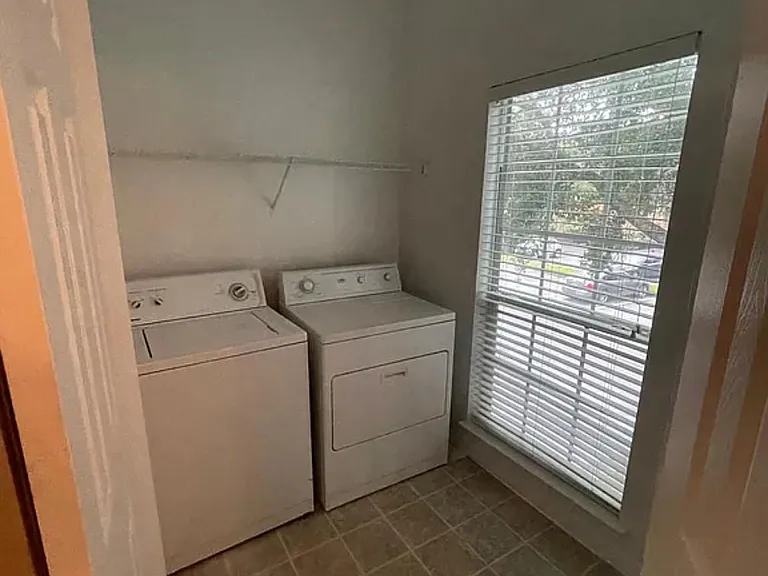 7800 Point Meadows Dr — Photo 7