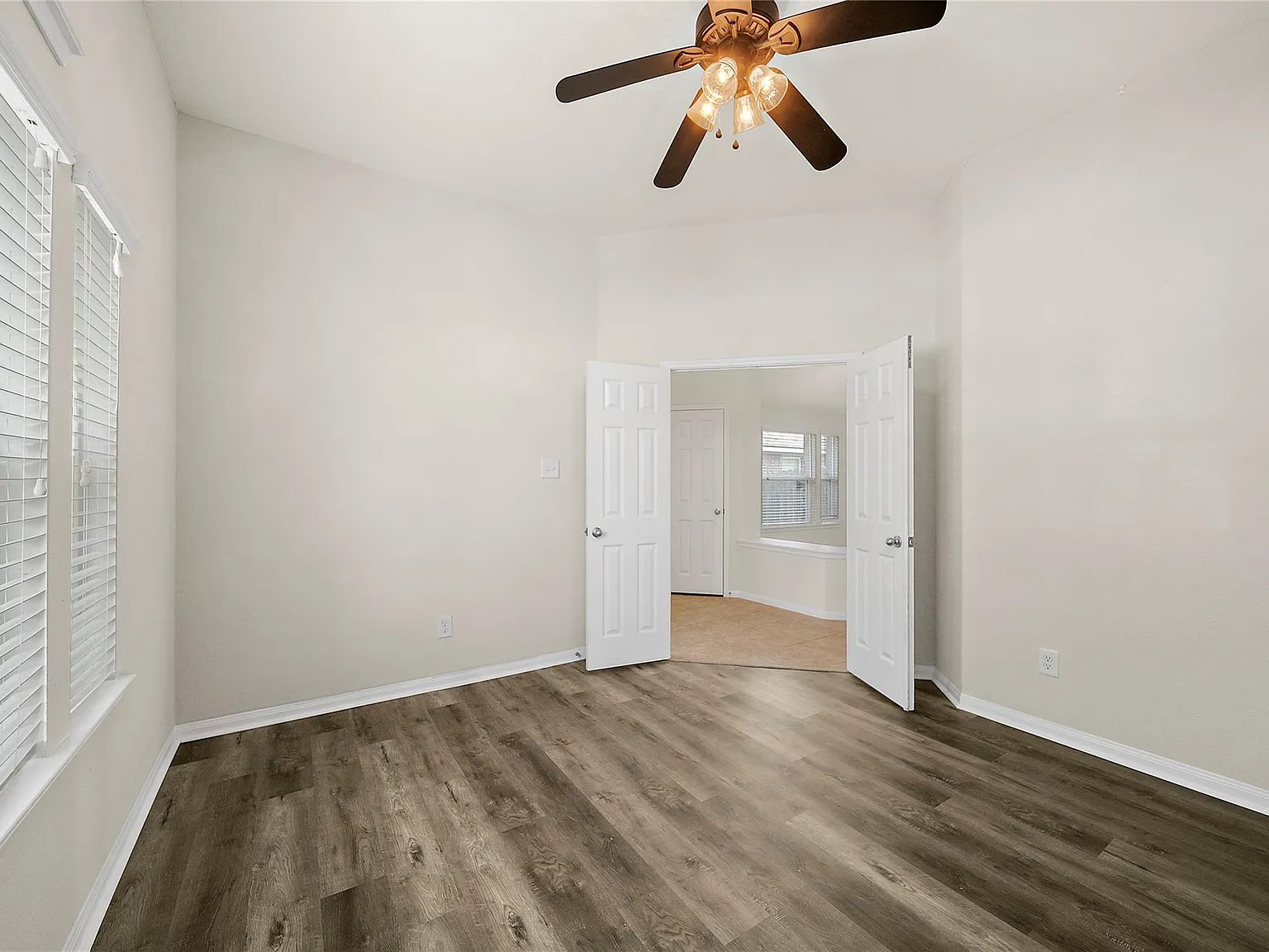 3 bed, 2.0 bath, 2006 sqft, $2,200 — Photo 4