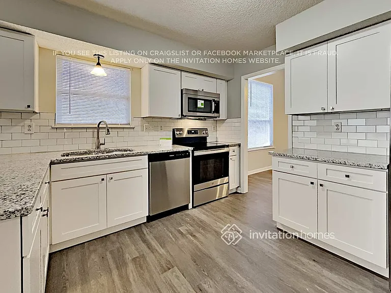 3939 Armitage Dr — Photo 13