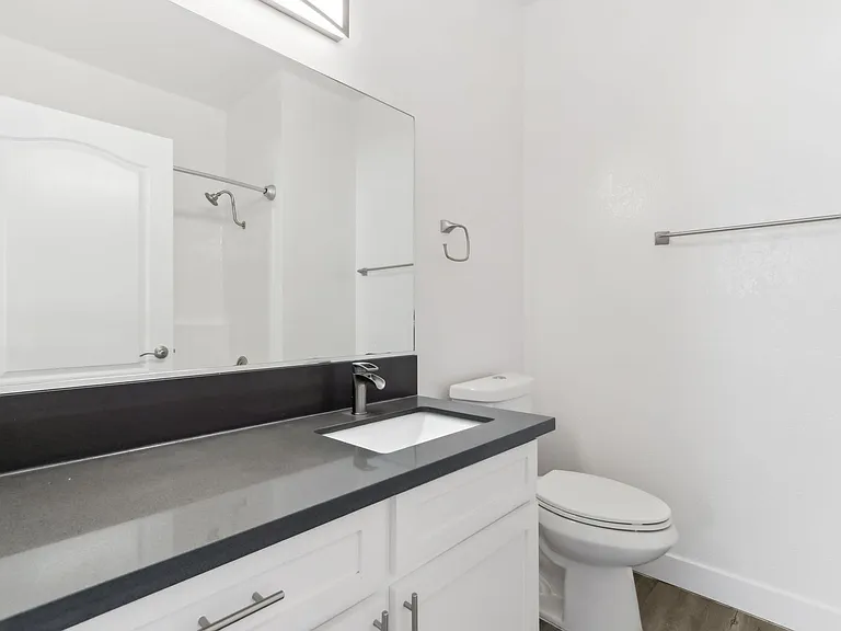 7044 Lanewood Ave — Photo 57