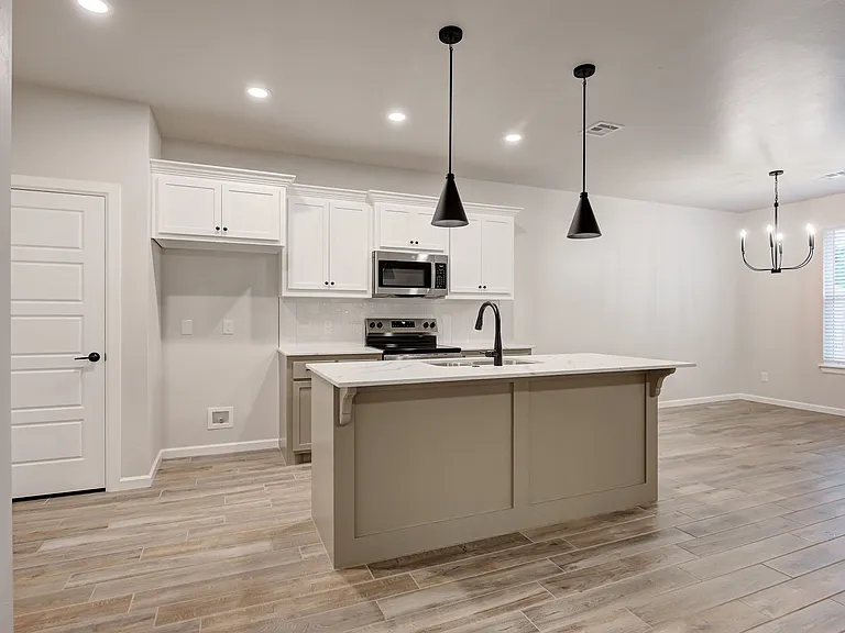 2298 E Sooner Rd — Photo 12